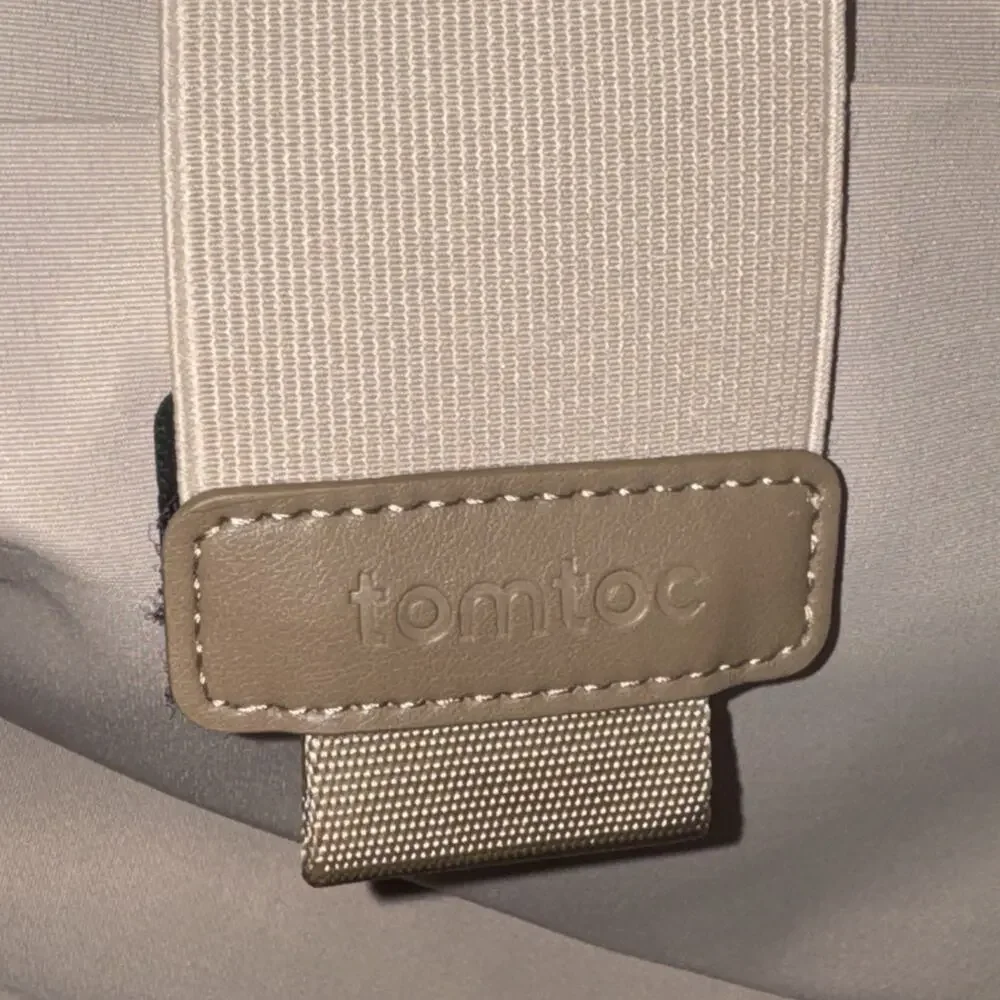 Tomtoc black laptop